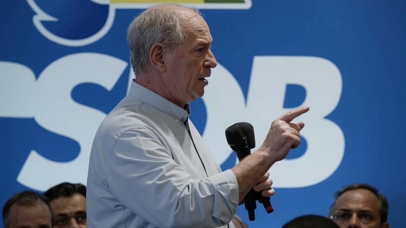 Ciro Gomes discursa em ato de sua filiação ao PSDB