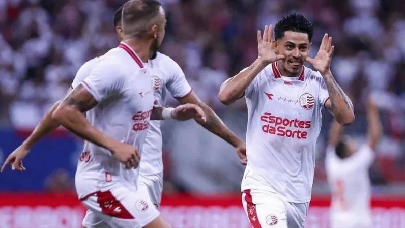 Dodô, do Náutico, faz comemoração característica de Neymar após gol sobre o Santa Cruz • Rafael Vieira/CNC