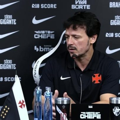 Barata rouba a cena em coletiva de Fernando Diniz no Vasco
