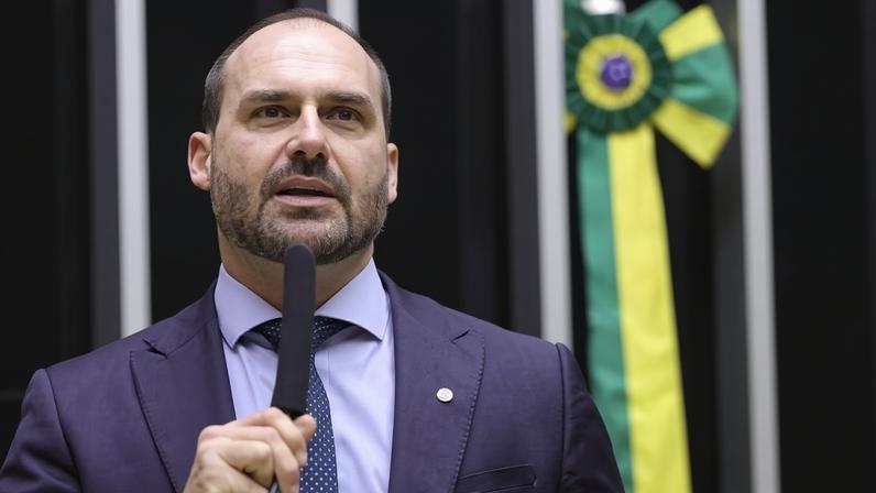 Deputado cassado Eduardo Bolsonaro (PL-SP) em discurso no plenário da Câmara
