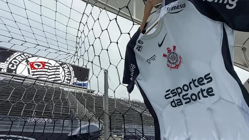 Camisa do Corinthians na Neo Química Arena