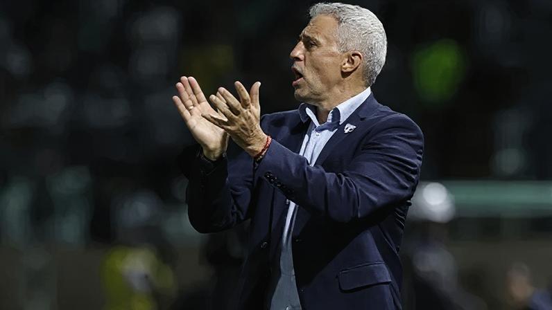 Crespo comanda o São Paulo durante clássico contra o Palmeiras