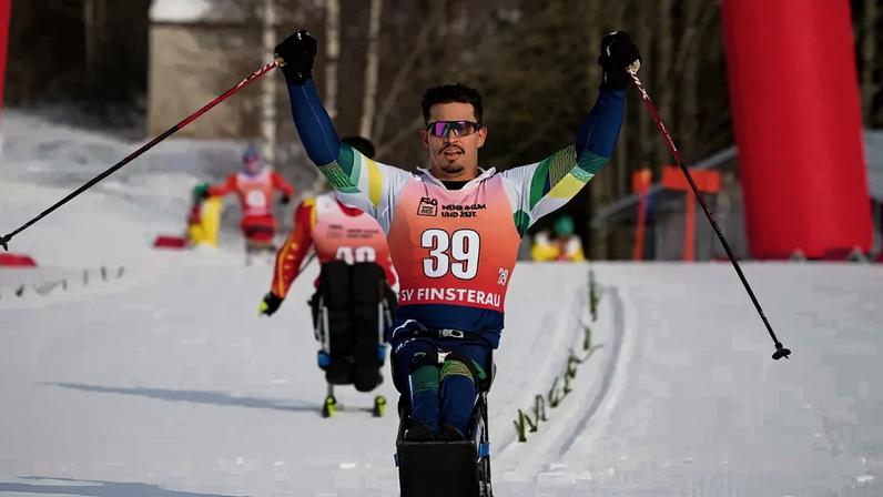 Cristian Ribera conquistou sua primeira medalha de ouro de 2026 (Foto: Gabriel Kuchta/FIS)