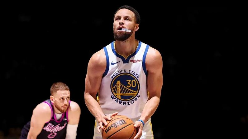 Stephen Curry durante jogo da NBA (Foto: David Sherman / NBAE / Getty Images / Getty Images via AFP)