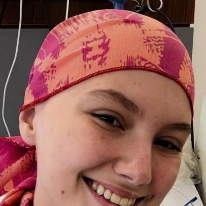 Família de Isabel Veloso faz gesto emocionante no velório da influenciadora