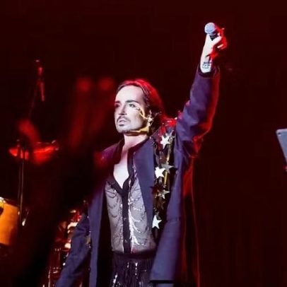 Johnny Hooker celebra liberdade de expressão no Carnaval