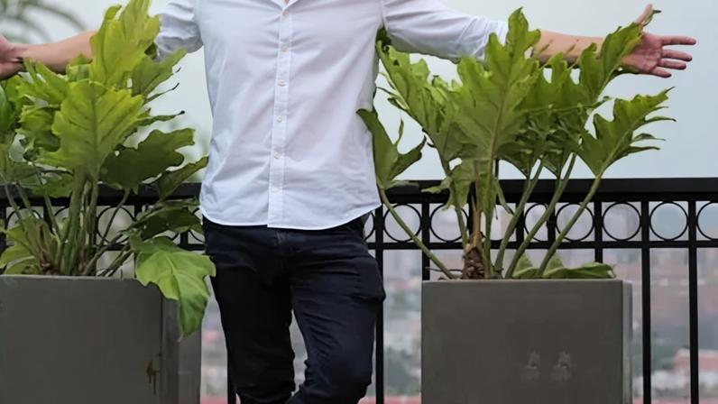 Henri Castelli, do 'bbb 26', vive um belo apartamento de luxo no Mrumbi
