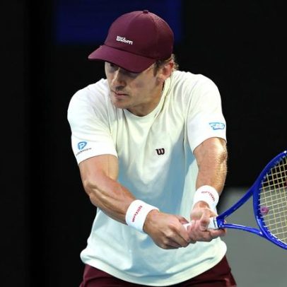 De Minaur e Zverev avançam à terceira fase em partidas de quatro sets