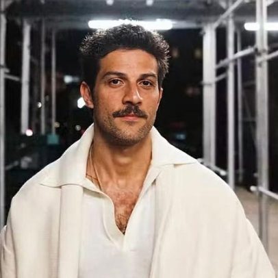 Chay Suede descreve estreia nos palcos e nervosismo inicial