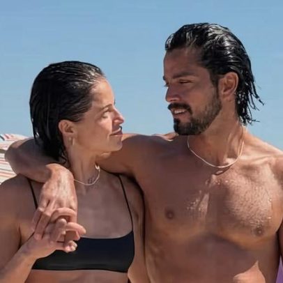 Rodrigo Simas posta fotos com Agatha Moreira e valoriza corpos definidos
