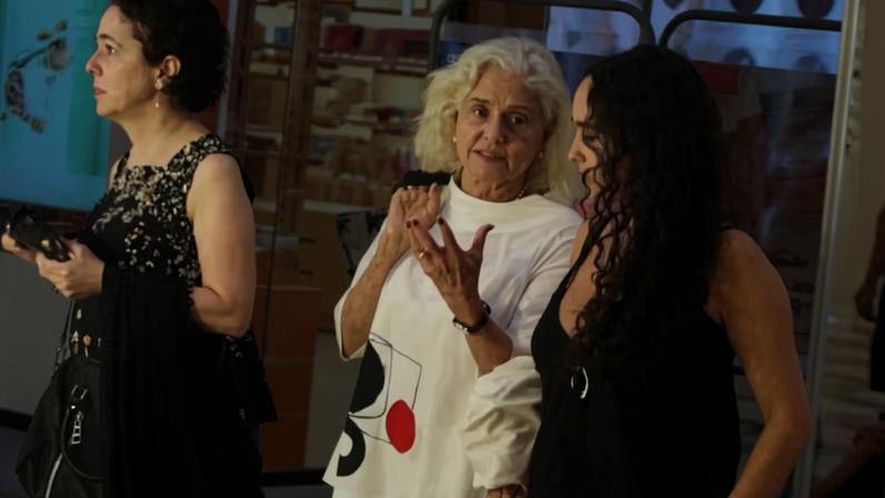 Marieta Severo ao lado da filha e da neta — Foto: Thiago Martins/ Agnews