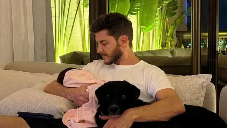 Klebber Toledo celebra momento com a filha e declara querer que dure para sempre