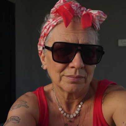 Astrid Fontenelle mostra fotos de verão após anos sem biquíni