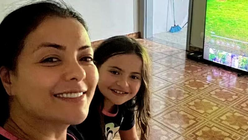 Li Martins celebra primeira noite na casa nova ao lado da filha — Foto: Reprodução/Instagram