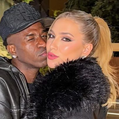 Virginia Fonseca posta foto com Vini Jr. em sofá