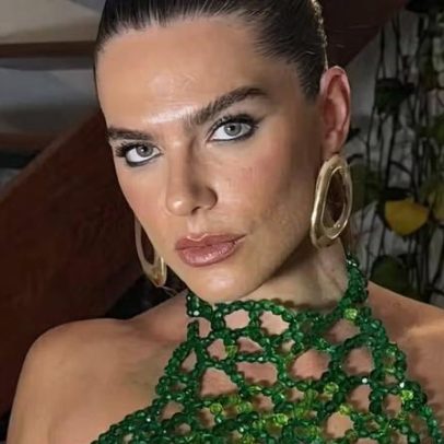 Mariana Goldfarb escolhe look transparente em ensaio da Grande Rio
