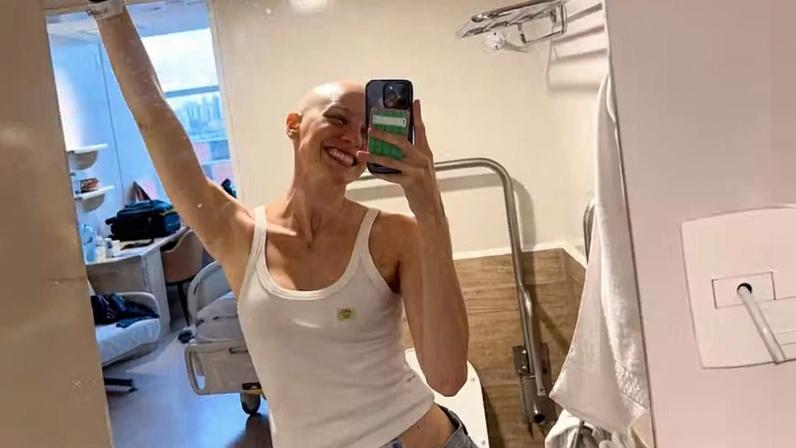 Dani Gondim celebra penúltima sessão de quimioterapia