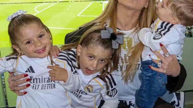 Virginia Fonseca mostra filhos usando camisa de Vini Jr em momento de descontração — Foto: Reprodução/Instagram