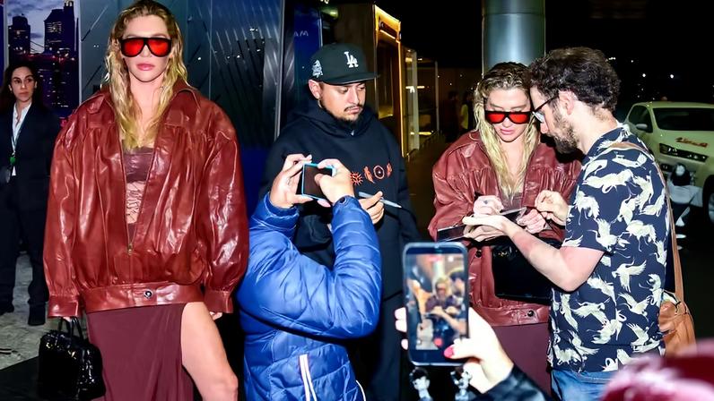Kesha é tietada no aeroporto de Guarulhos após apresentação no Alianz Parque — Foto: Agnews/Edu Araujo
