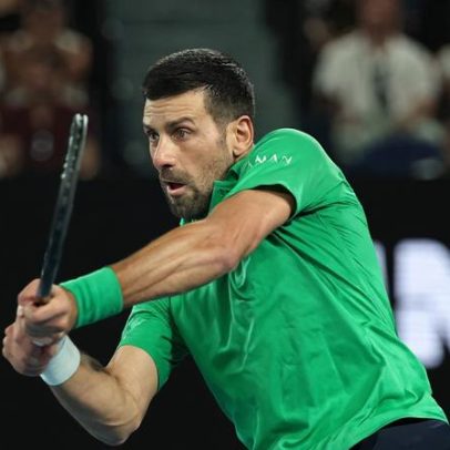Djokovic fica cauteloso após bom começo no torneio, diz ter aprendido a lição