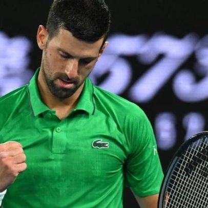 Djokovic fica perto de desclassificação em Melbourne
