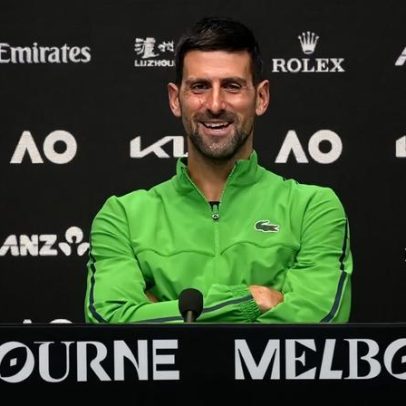 Djokovic celebra marca histórica e comenta novo saque de Alcaraz