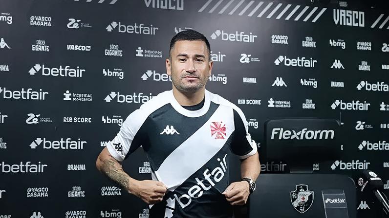 Jean David em apresentação pelo Vasco