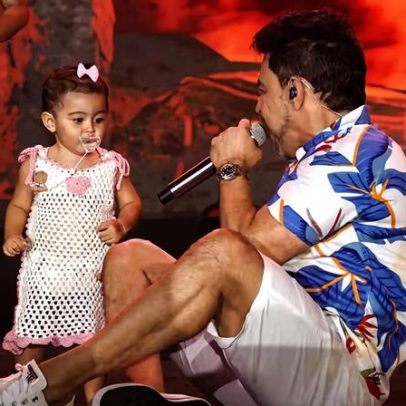 Clara Di Camargo participa do show do pai Zezé Di Camargo em navio