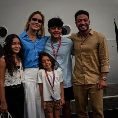 Wesley Safadão embarca no navio WS On Board com esposa e três filhos
