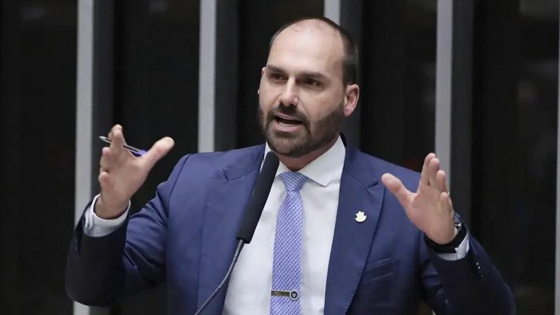 O deputado federal cassado Eduardo Bolsonaro antes de se autoexilar nos EUA. (Foto: Zeca Ribeiro/Câmara dos Deputados)