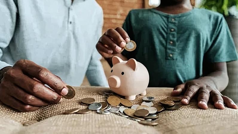 Aprender educação financeira ajuda a compreender o valor do trabalho e contribui para rendimento acadêmico