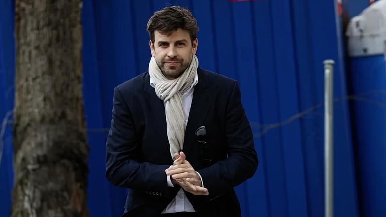 Piqué na chegada para depoimento em tribunal — Foto: Efe