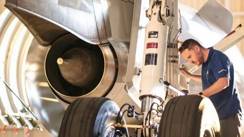 Embraer teve alta de 47% nas entregas do 1º trimestre; fabricante acelera produção para dar vazão à carteira de pedidos recorde de R$ 31,6 bilhões