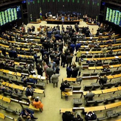 Câmara dos Deputados abre concurso com salário de R$ 30 mil sem exigir graduação