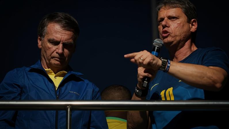 O governador de São Paulo, Tarcísio de Freitas (Republicanos), participa de ato em apoio ao ex-presidente Jair Bolsonaro na Avenida Paulista, em São Paulo, em 29 de junho de 2025. — Foto: Ganriel Silva/E.Fotografia/Estadão Conteúdo