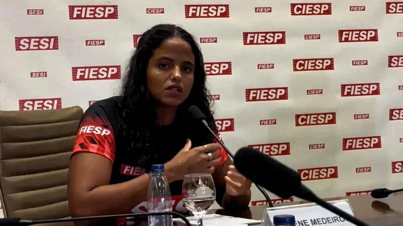 Etiene Medeiros, durante coletiva de apresentação (Foto: Beatriz Pinheiro/ Lance!)