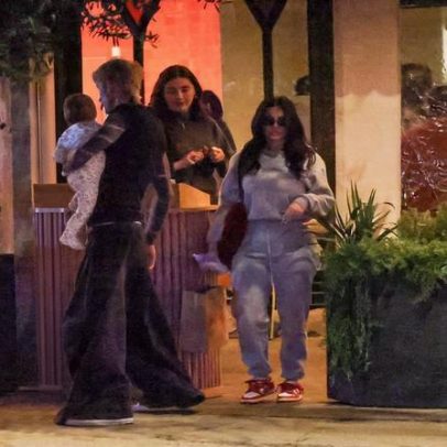 Megan Fox e MGK jantam com a filha, relacionamento ainda incerto