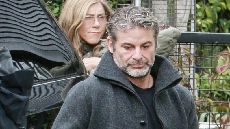 Jennifer Aniston supported her boyfriend, Jim Curtis, at his book event at Godmother’s bookstore in Summerland, Calif., on Saturday.