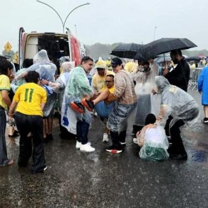 Nikolas reúne 18 mil em Brasília, mas raio deixa feridos