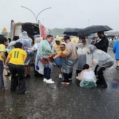 Mulher ferida por raio em ato pró-Bolsonaro recebe alta no DF