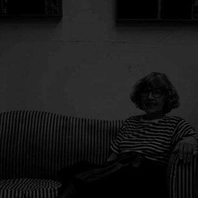 Gathie Falk, artista canadense cuja prática remete a surrealismo e Pop-art