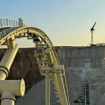 Arábia Saudita inaugura montanha-russa mais rápida, alta e longa do mundo