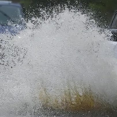 Polícia afirma alto risco de interrupções de viagem com alerta laranja de chuva