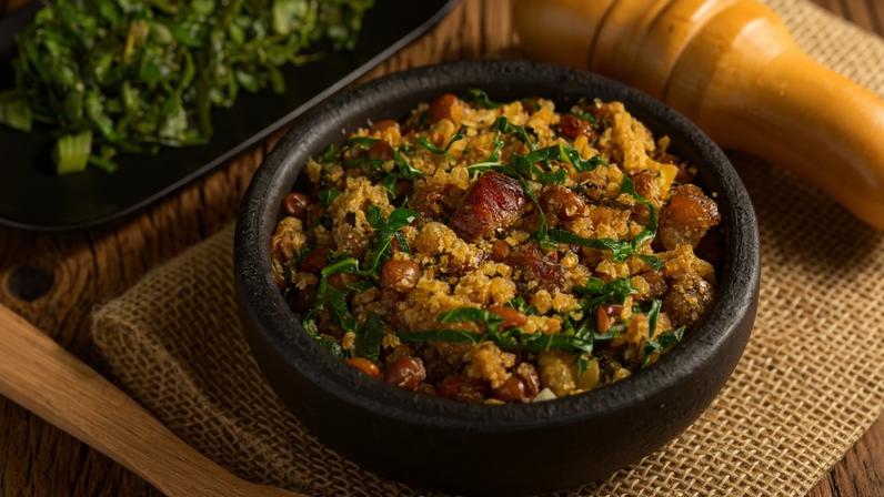 Feijão-tropeiro: aprenda a preparar prato tradicional de Minas Gerais