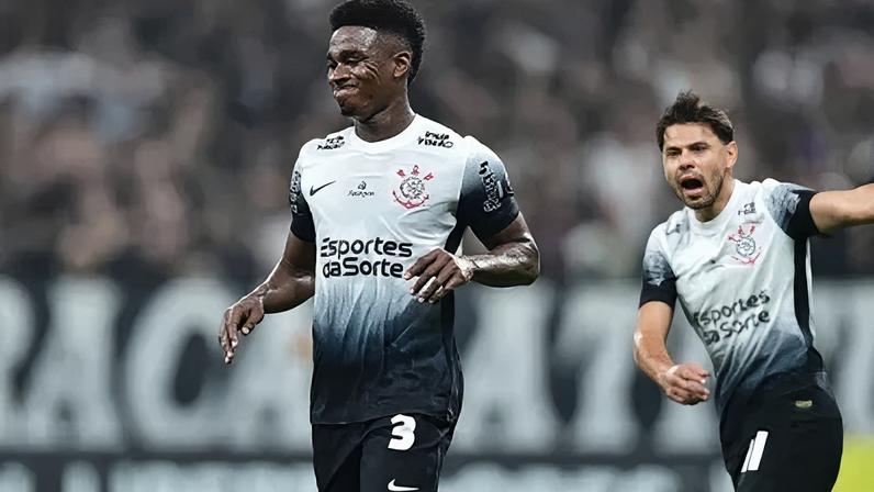 Félix Torres ao abrir o placar para o Corinthians sobre o Barcelona-EQU