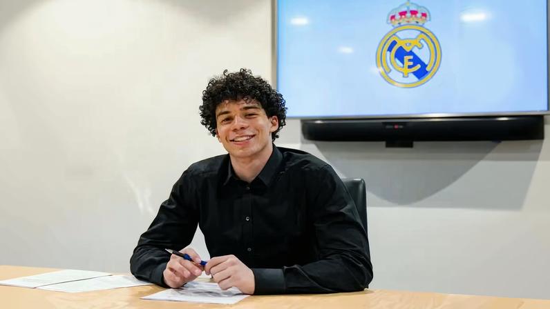 Enzo Alves assina primeiro contrato profissional com Real Madrid — Foto: Divulgação