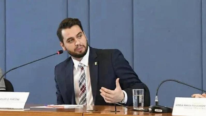 Moraes rejeita o pedido da defesa e mantém prisão preventiva de Filipe Martins, ex-assessor do governo Bolsonaro (PL). (Foto: Arthur Max/MRE)