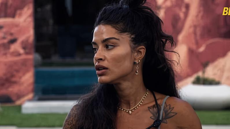 Aline Campos explica mudança no nome — Foto: Globoplay