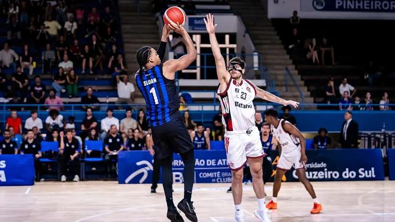 Pinheiros derrotou o Flamengo no primeiro turno do NBB (Foto: Fernanda Georges/ECP)