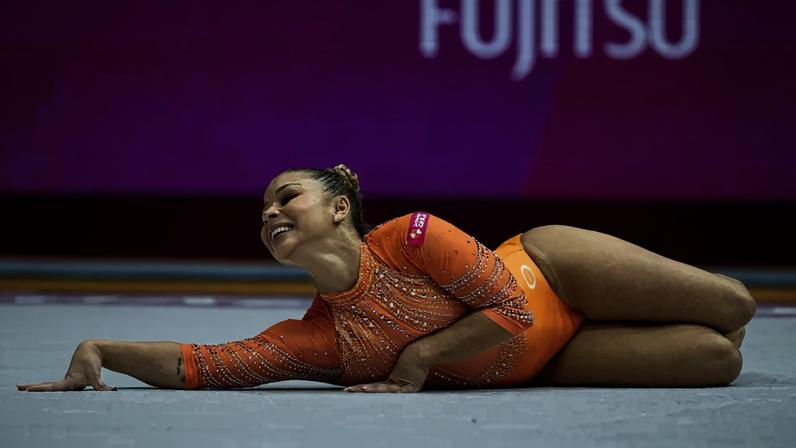 Flávia Saraiva competiu na trave e solo no Mundial (Foto: Melogym/ CBG)